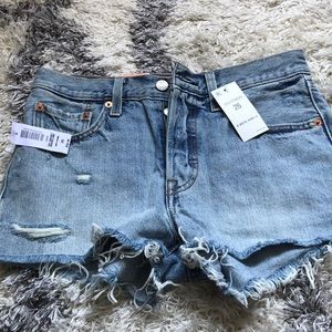 NWT Levi’s 501 jean shorts - size 26